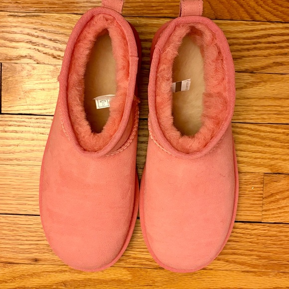 NEW IN BOX UGG Classic Ultra Mini Light Pink Blossom Ankle Boot Womens US 8 - Picture 2 of 10